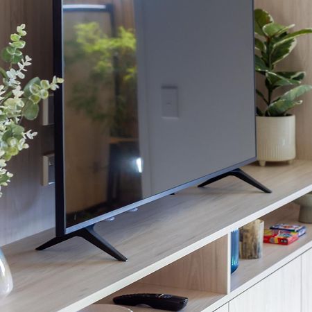 Downtown Delight: Studio At 8 Wilmer With Backyard Christchurch Buitenkant foto