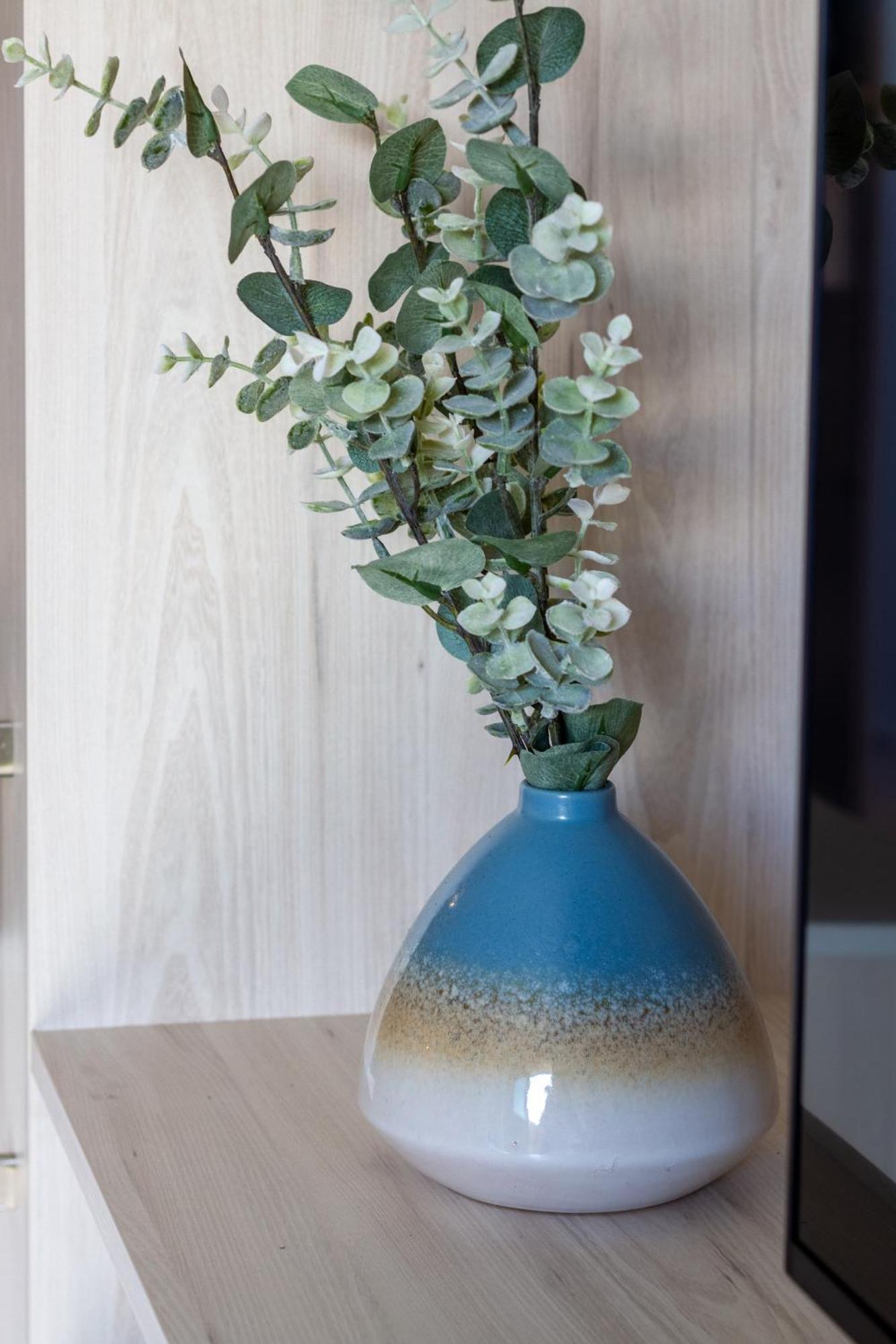 Downtown Delight: Studio At 8 Wilmer With Backyard Christchurch Buitenkant foto