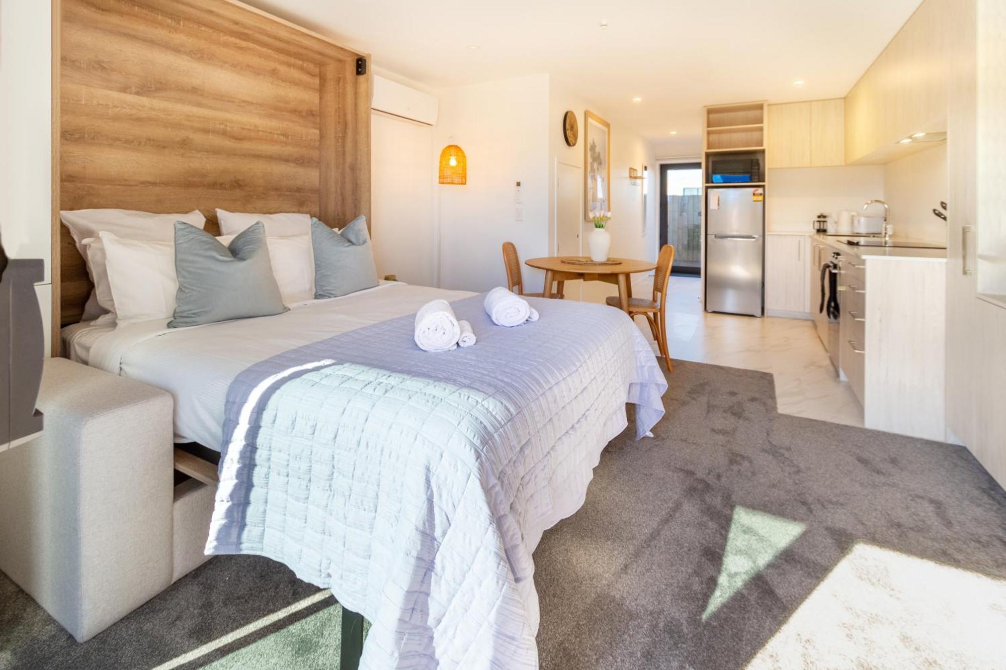 Downtown Delight: Studio At 8 Wilmer With Backyard Christchurch Buitenkant foto