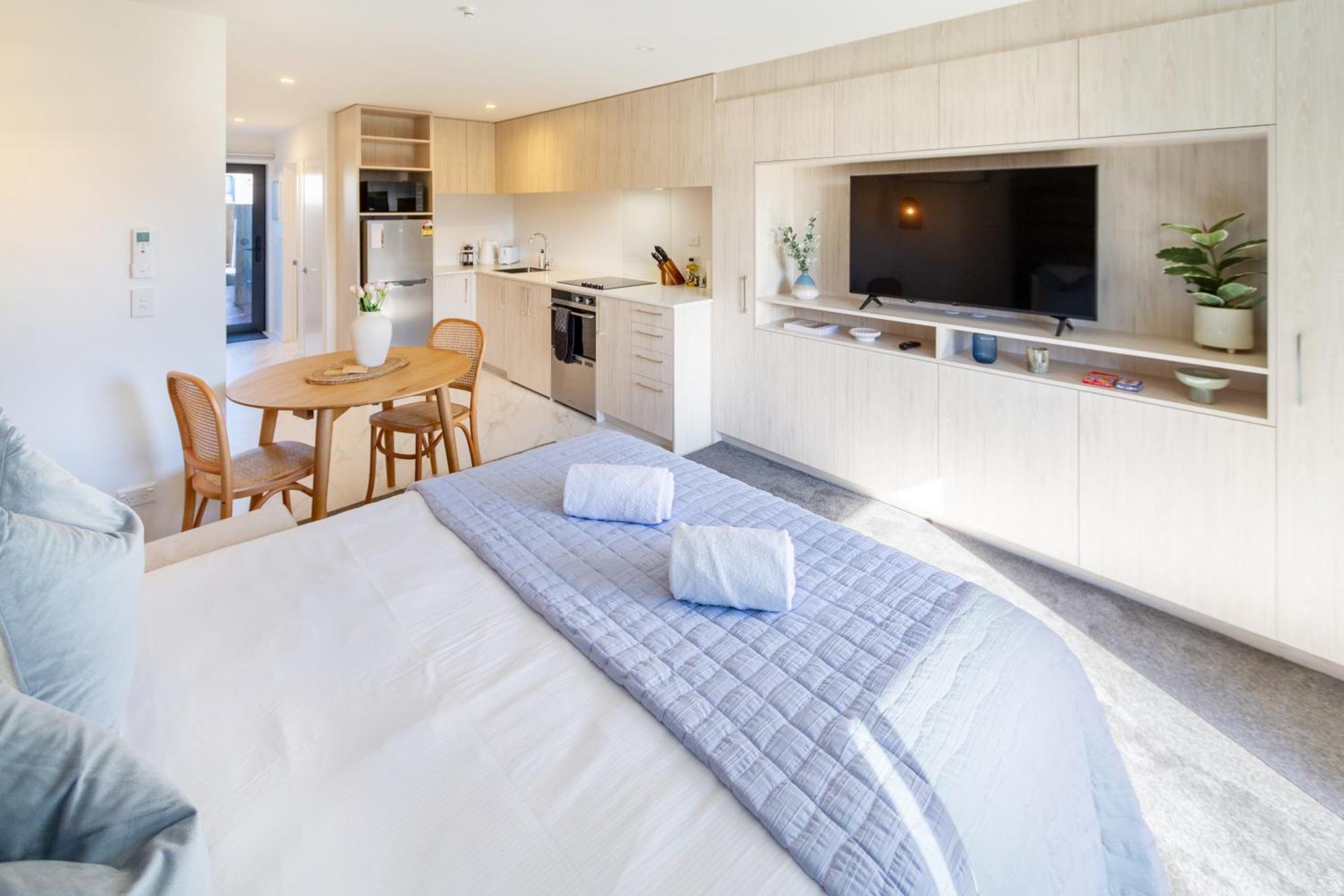 Downtown Delight: Studio At 8 Wilmer With Backyard Christchurch Buitenkant foto
